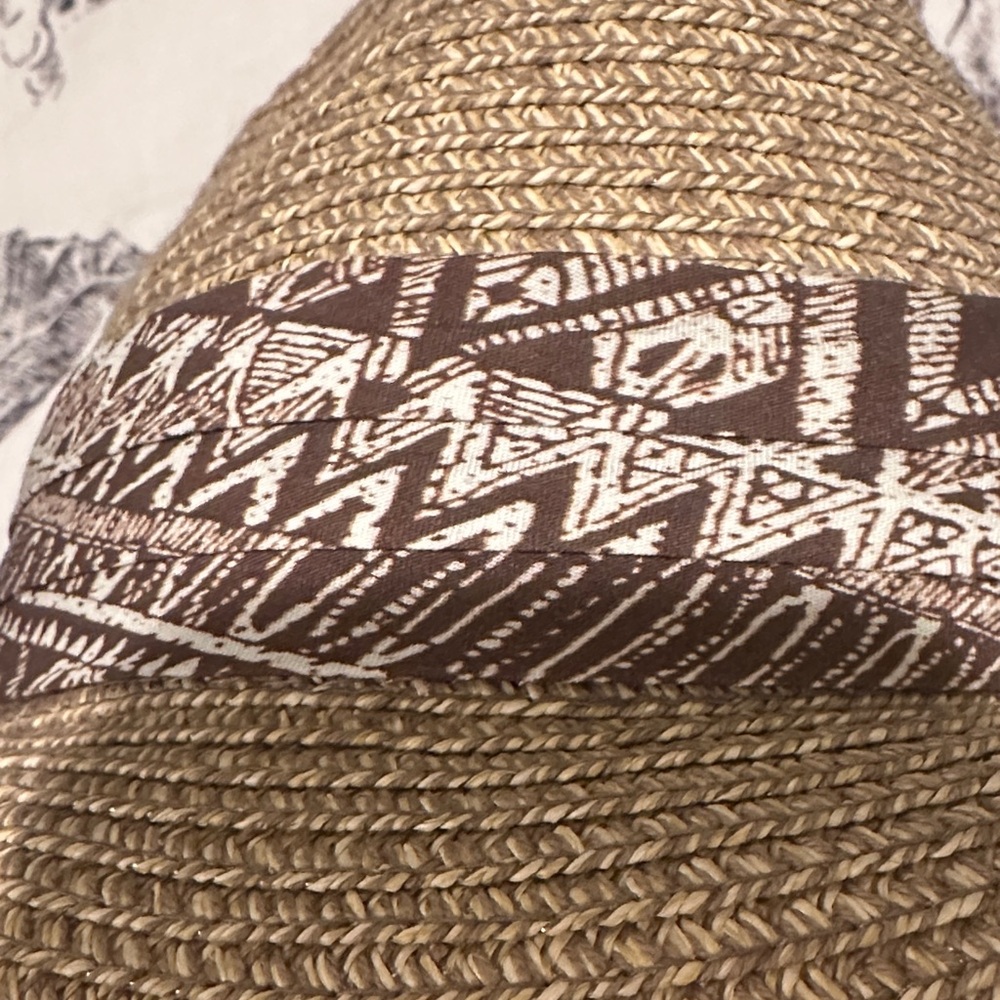 Tommy Bahama Straw Fedora Hat with Brown Patterned Band - Picture 4 of 4